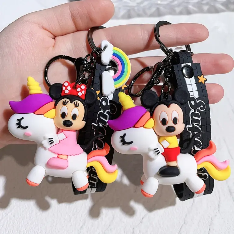 Disney Anime Mickey Schlüssel bund Cartoon Stich niedlichen Minnie Schlüssel ring Studenten tasche hängen All-Match Auto Schlüssel anhänger Paar Geschenk 3