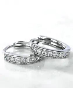 Huitan einfache kleine runde Kreis Creolen für Frauen Silber Farbe glänzenden Kristall cz elegante vielseitige Dame Aussage Schmuck 2